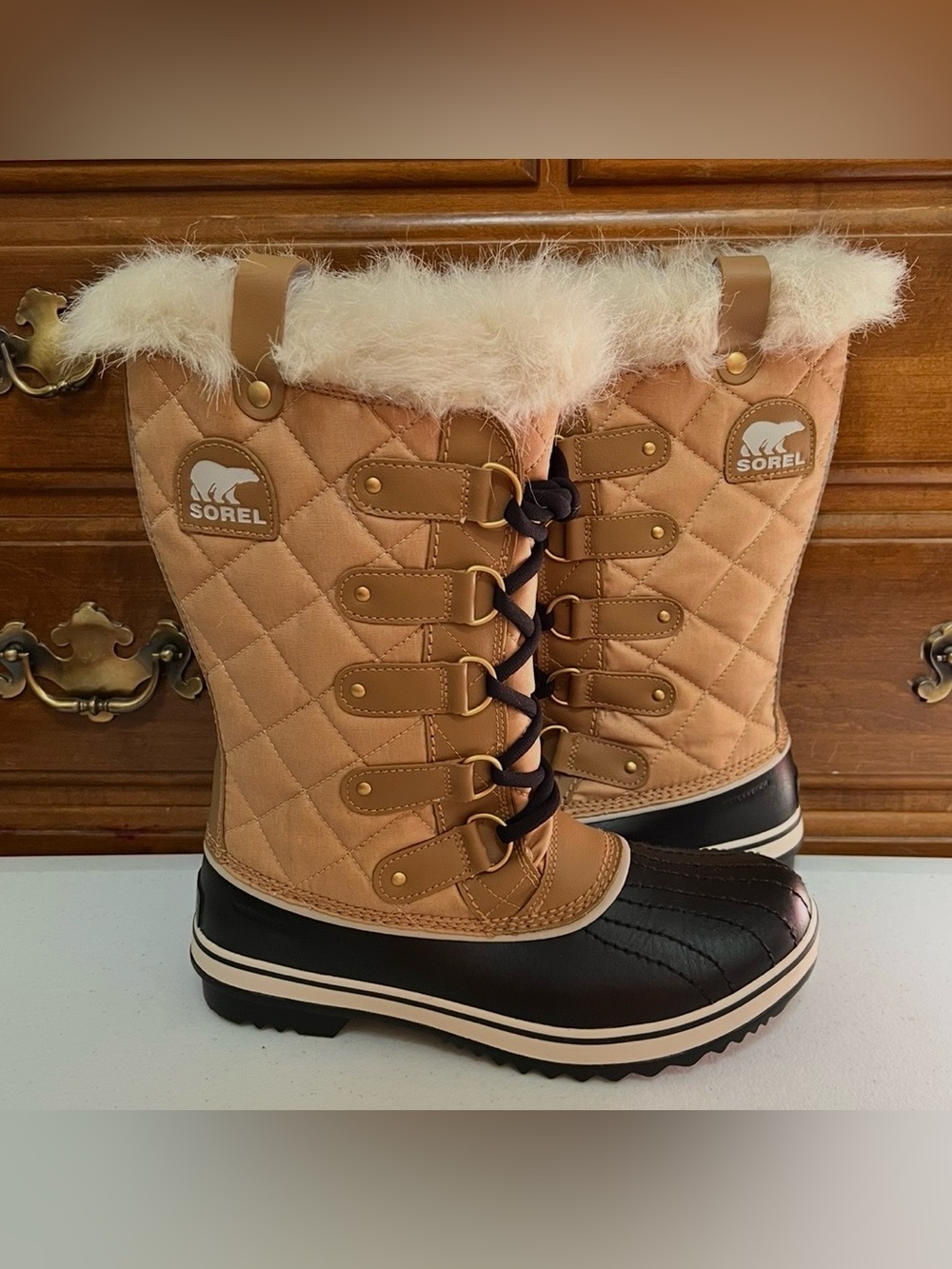 Sorel Tofino Cate Lace-Up Snow Boot for Women - Curry/Black, Size 9.5